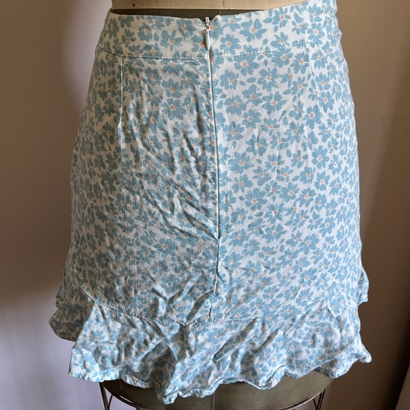 2/$30 Floral mini skirt with front slit high waist - Picture 4 of 4